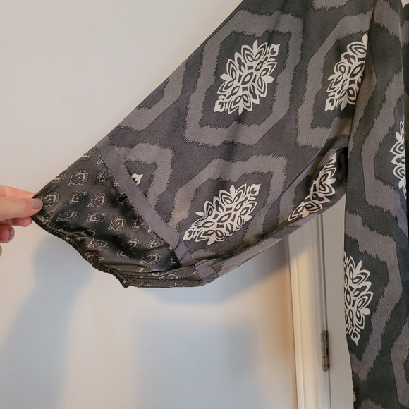 Flowy gray blouse - Picture 4 of 5